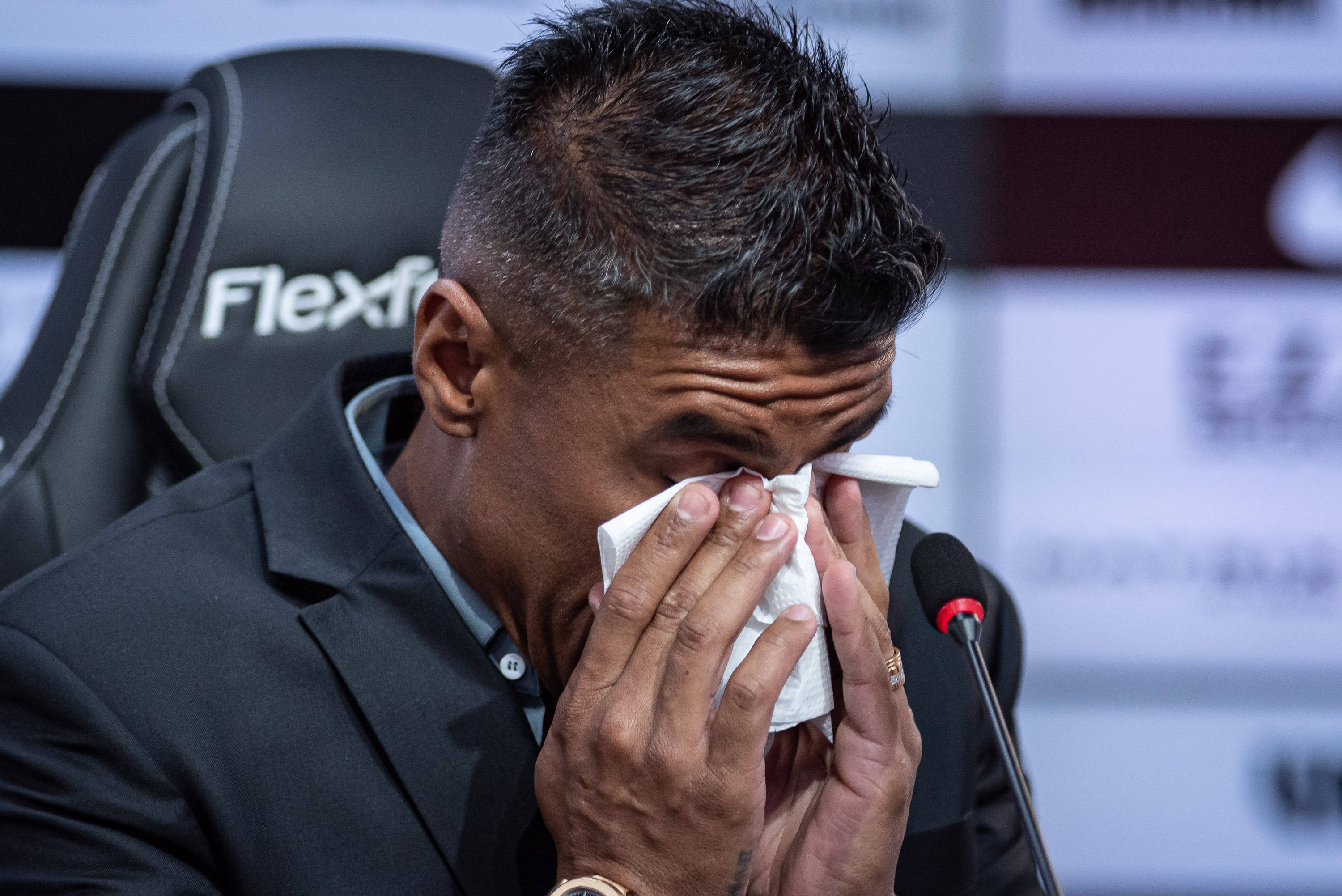 中超转会期再迎强敌，巴塞罗那豪取连胜，主帅态度——震撼外界，更衣室氛围转暖的简单介绍-九游体育下载