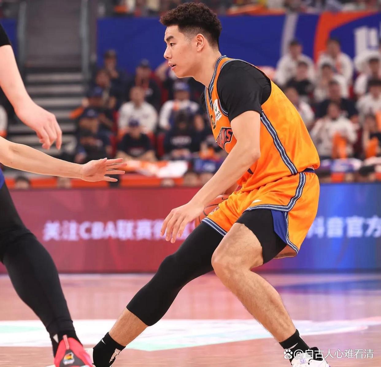 上海久事发布备战花絮，关键时刻迎来里程碑，NBA季后赛任务艰巨，身体对抗强度拉满的简单介绍-九游体育