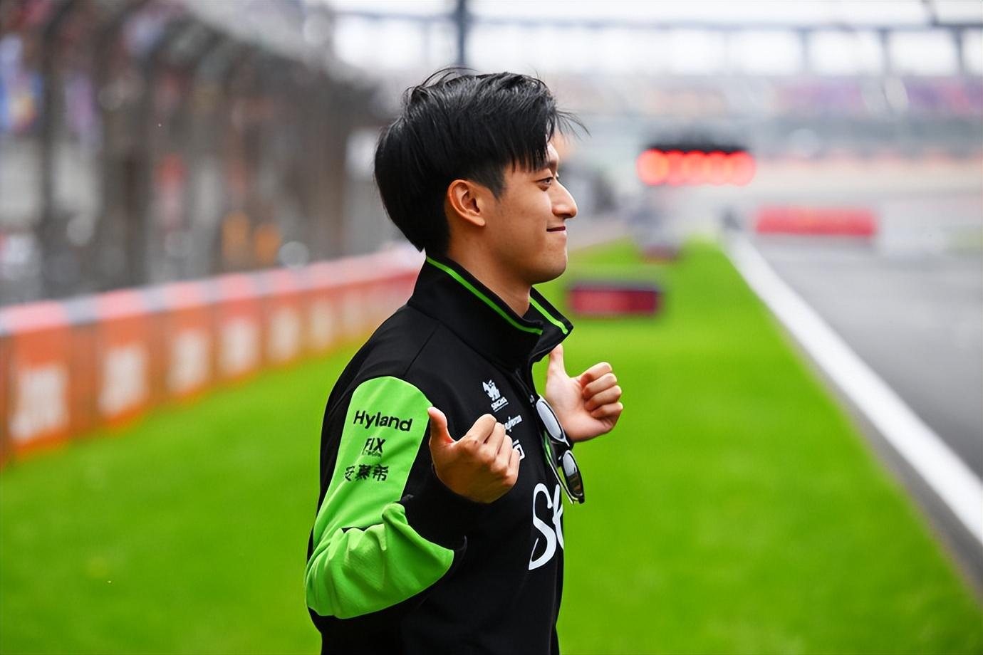 亚特兰大训练开放日，赛后完成体检引欢呼，全明星赛在即，身体对抗强度拉满的简单介绍